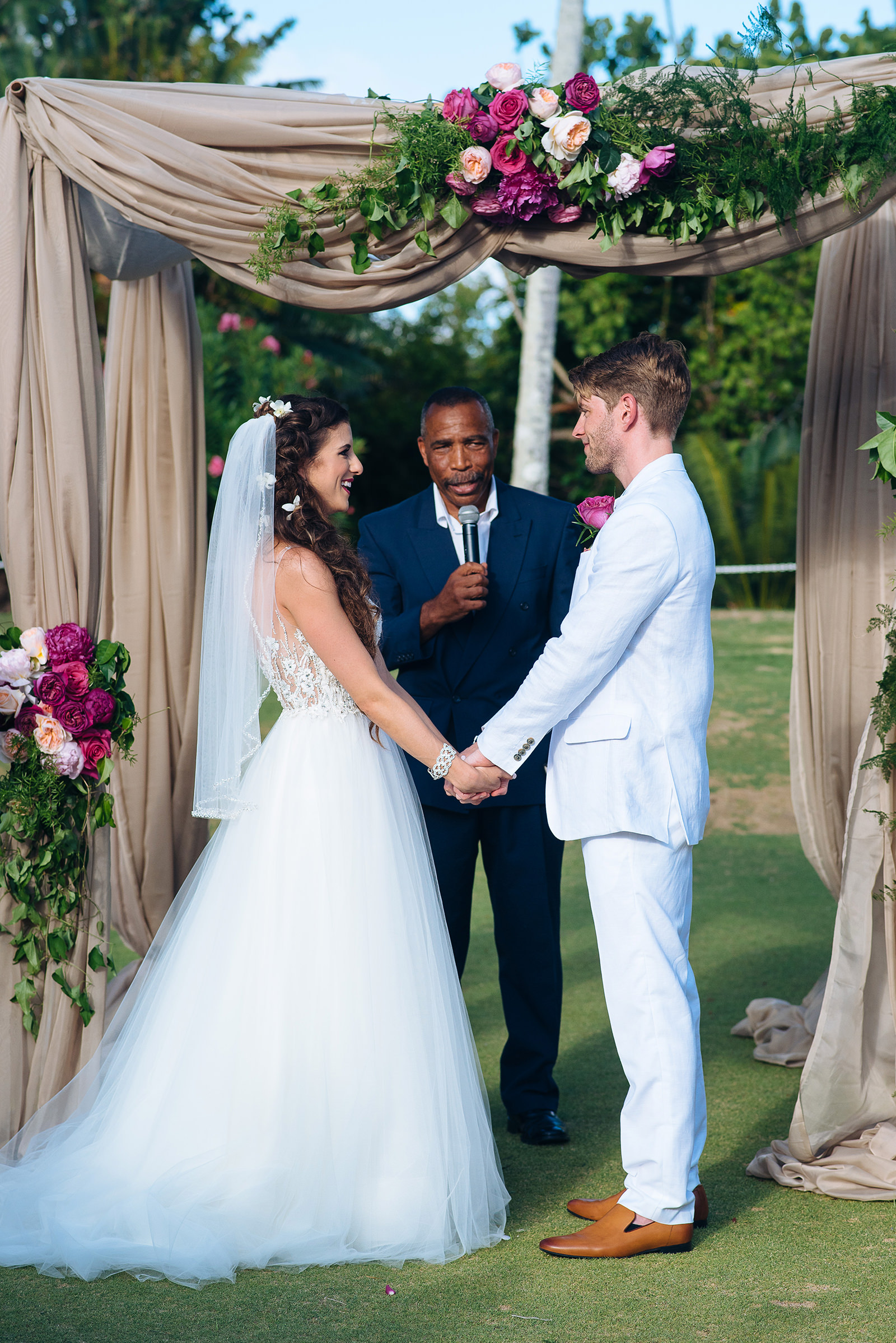 The wedding of Annie & Bruce at Coral Beach Club, Paget