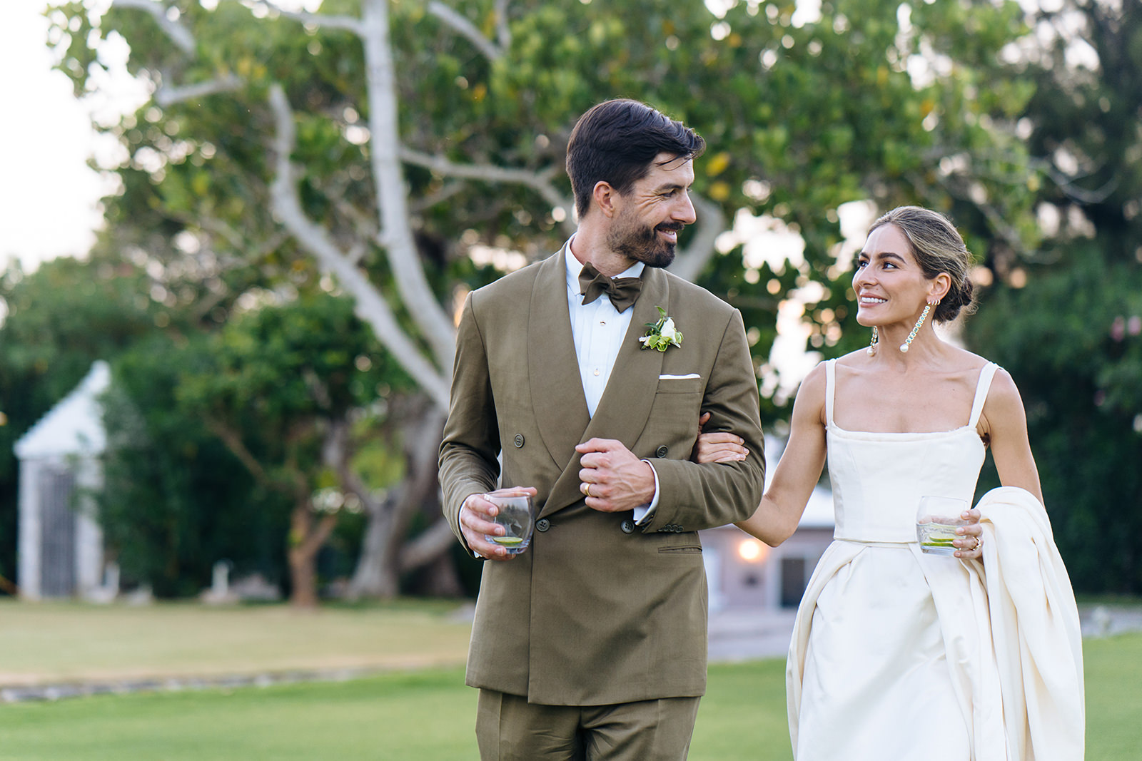 The wedding of Octavia & Matt at Coral Beach Club, Paget