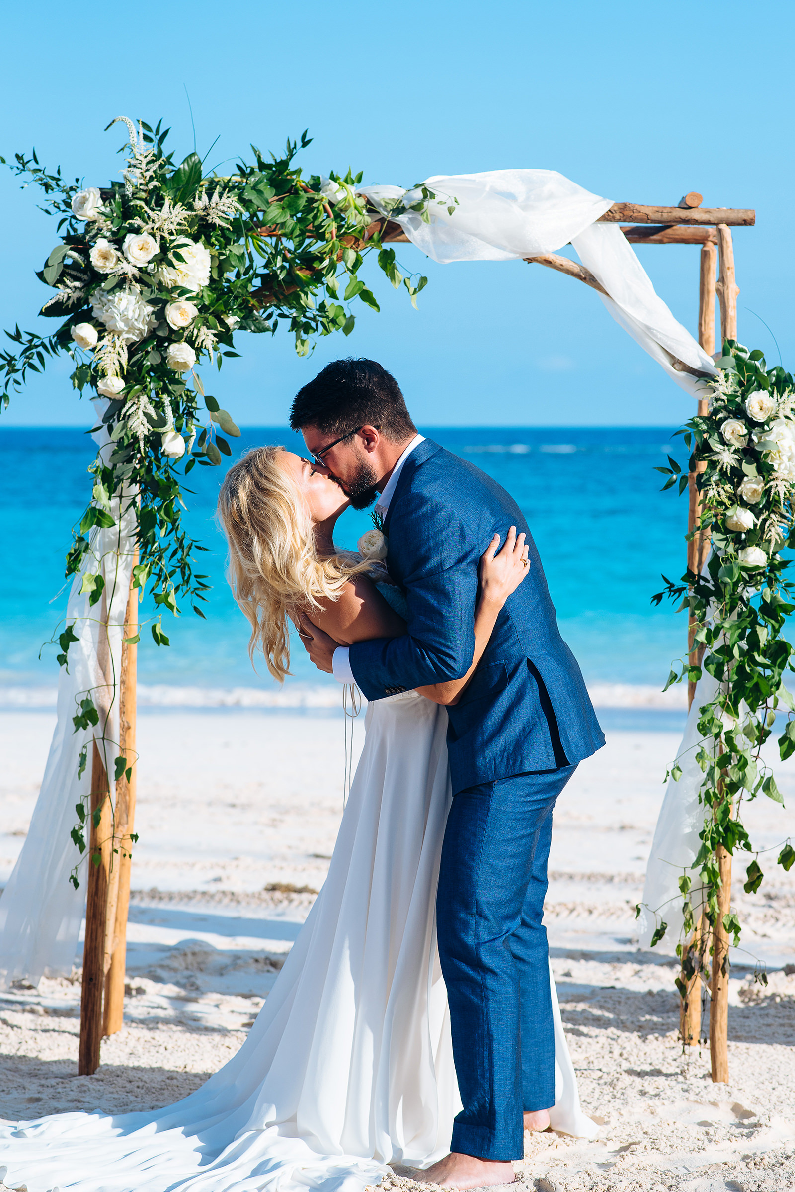 The wedding of Rebecca & Jeff at Coral Beach Club, Paget